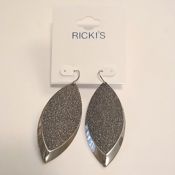 4/$20❤️ BNWT Bundle Of Ricki's Earrings - Picture 2 of 4